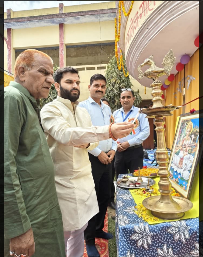 लखीमपुर खीरी : गोला गोकर्णनाथ - राम जानकी विद्या मंदिर इंटर कॉलेज का वर्षिकोत्स व प्रतिभा अलंकरण समारोह धूमधाम के साथ संपन्न