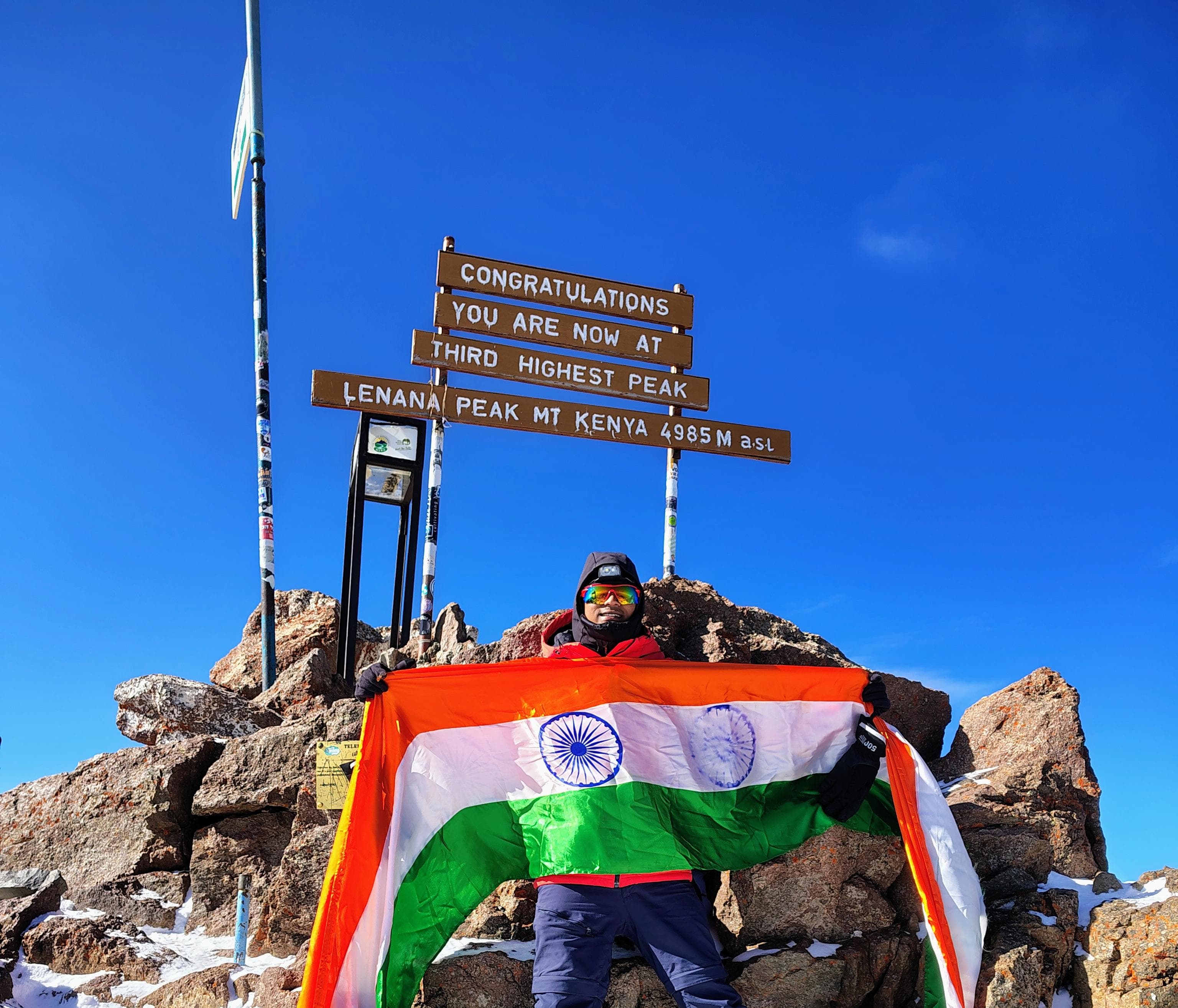 510 फीट का तिरंगा पहली बार फहराया माउंट केन्या पर पर्वतारोही अभिनीत मौर्य ने