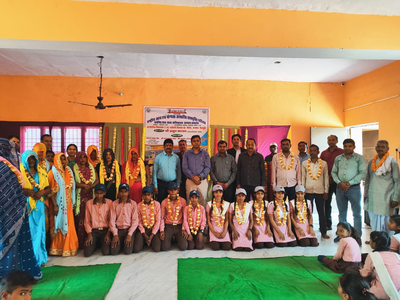 मैनपुरी : राष्ट्रीय छात्रवृत्ति में सफल छात्र छात्राओं का उपजिलाधिकारी घिरोर ने किया सम्मान