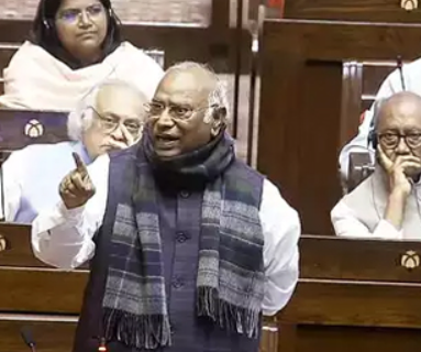 बिहार के लोगों से वोट का आधिकार छीनना चाहती थी भाजपा, खड़गे ने चुनाव आयोग पर भी दागे सवाल