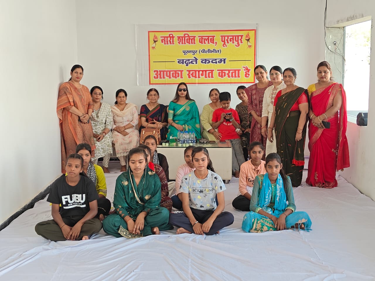 पीलीभीत:नारी शक्ति क्लब' द्वारा एक माह के लिए नि:शुल्क सौन्दर्य निखार शिविर लगाया गया जिसका उद्घाटन नगर पालिका अध्यक्ष शैलेन्द्र गुप्ता की पत्नी कल्पना गुप्ता ने किया ।