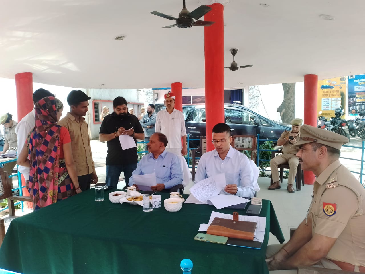 पीलीभीत :जिलाधिकारी एवं पुलिस अधीक्षक की अध्यक्षता में थाना समाधान दिवस के अवसर पर थाना गजरौला व दियूरिया कला में की गई जनसुनवाई।