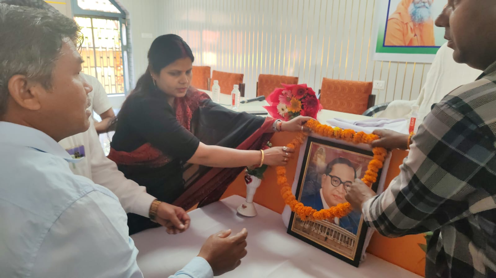 पीलीभीत : विकास खंड मरौरी में बाबा साहब डॉ. भीमराव अंबेडकर का जन्मोत्सवस धूमधाम से मनाया गया।