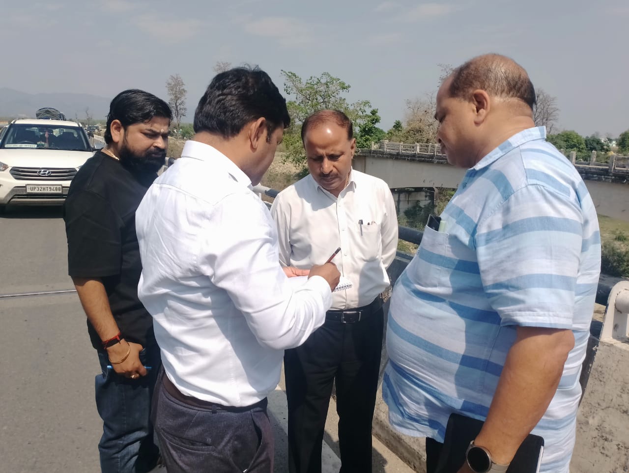 पीलीभीत : जिलाधिकारी ने नानक सागर, वनबसा बैराज एवं दूनी बैराज का मौके पर बाढ़ के दृष्टिगत निरीक्षण किया।