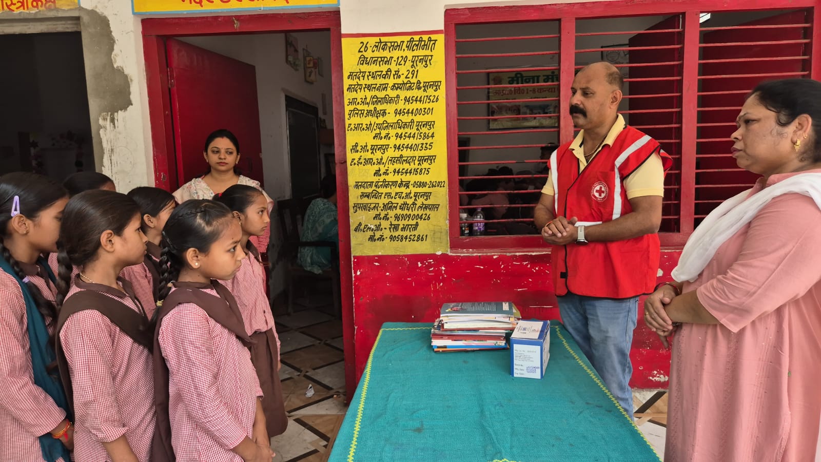 पीलीभीत:बच्चों को हीट बेब के बारे में जानकारी दी गई।