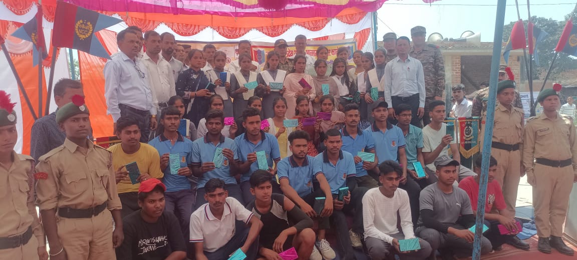पीलीभीत : छात्रों ने नुक्कड़ नाटकों का प्रदर्शन कर समाज को नशा मुक्त का संदेश दिया।
