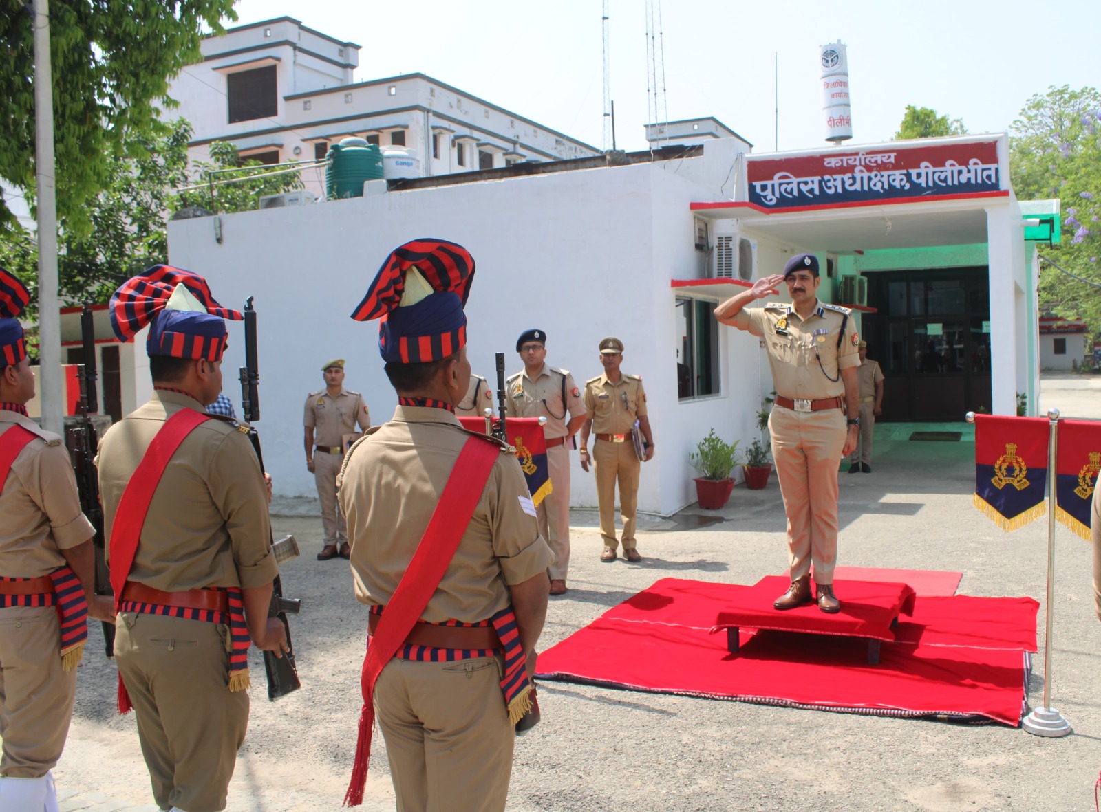 पीलीभीत : पुलिस अधीक्षक ने पुलिस लाइन/पुलिस कार्यालय का किया गया निरीक्षण।