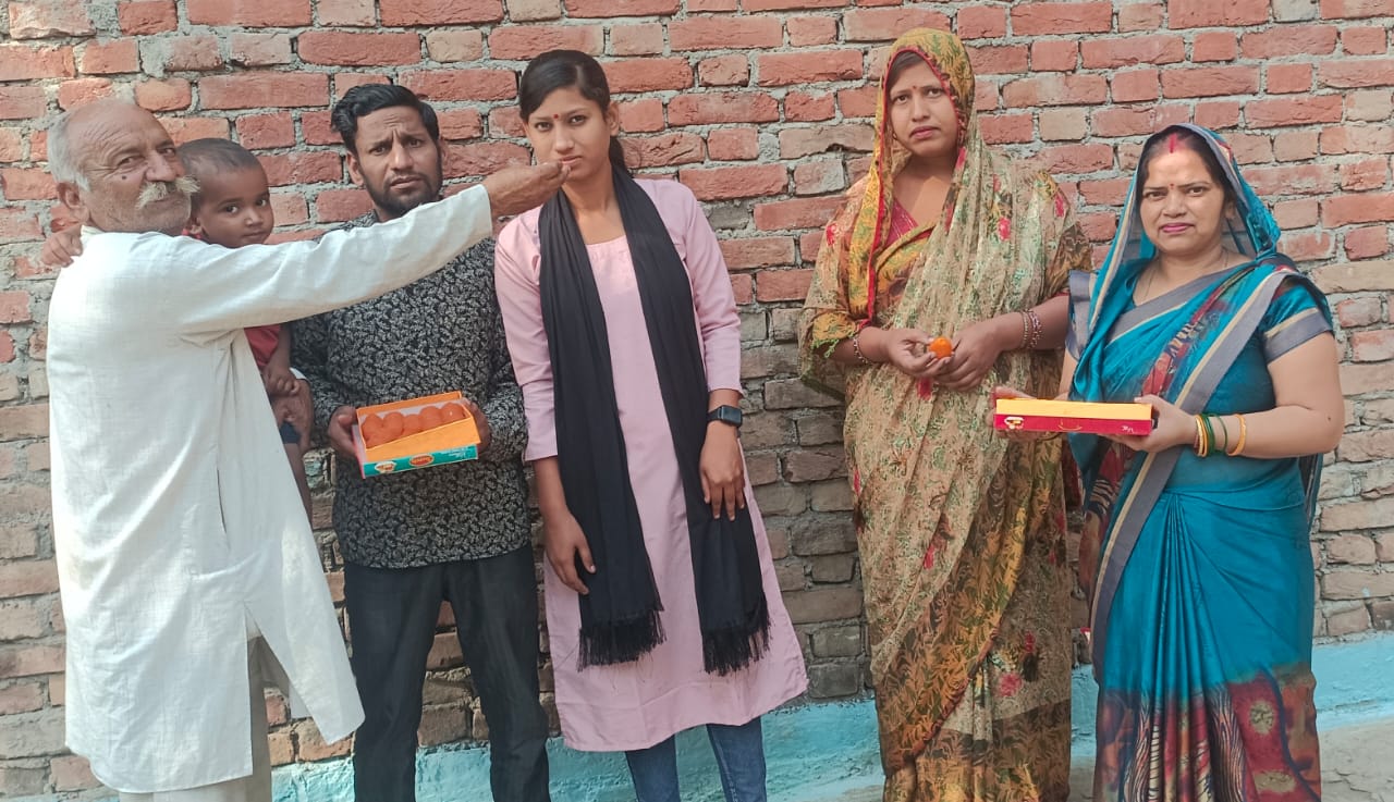 पीलीभीत : तहसील में दूसरा स्थान व कालेज में पहला स्थान प्राप्त कर गांव व तहसील का नाम रोशन किया ।