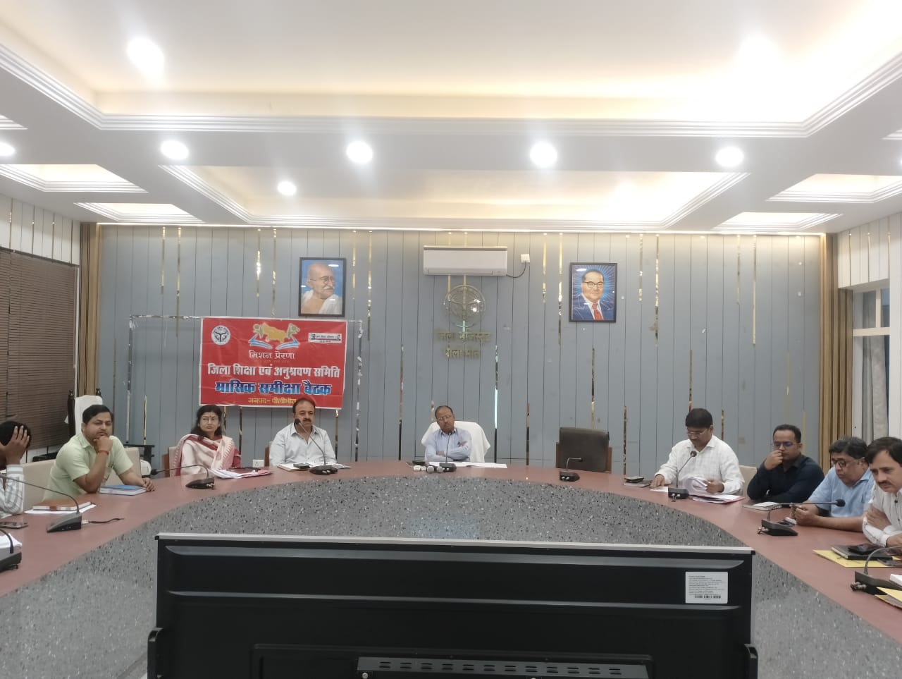 पीलीभीत : जिलाधिकारी की अध्यक्षता में जिला शिक्षा अनुश्रवण समिति एवं जिला टास्कफोर्स की बैठक हुई सम्पन्न।