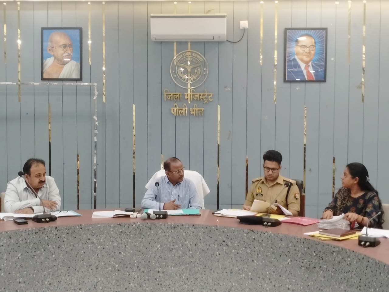 पीलीभीत : जिलाधिकारी की अध्यक्षता में मिशन वात्सल्य योजनान्तर्गत जिला बाल कल्याण एवं संरक्षण समिति की बैठक हुई सम्पन्न।