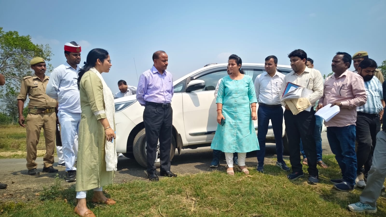 पीलीभीत : जिलाधिकारी ने आईजीआरएस पोर्टल की शिकायतों का किया मौका मुआयना एवं दिए आवश्यक दिशा निर्देश ?