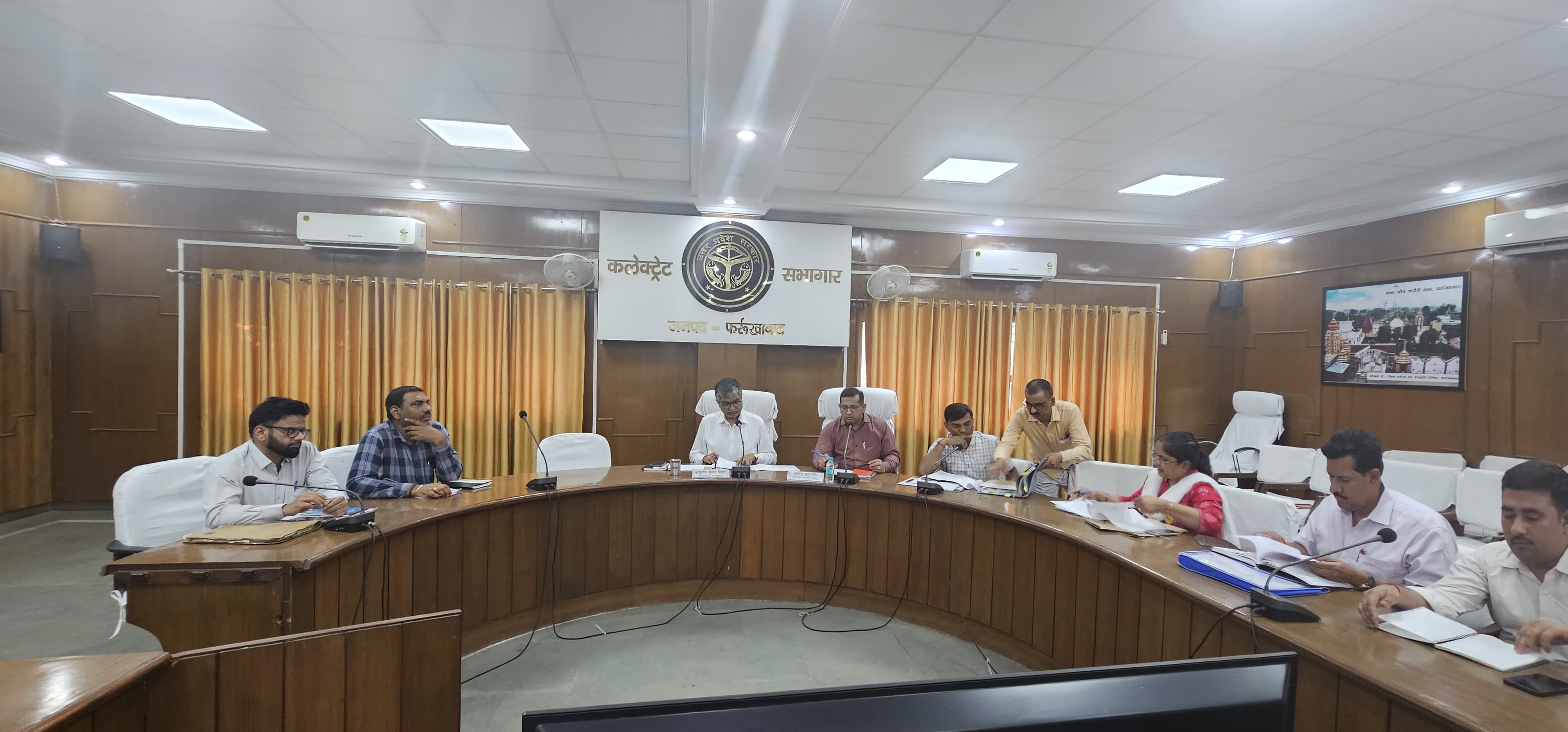 फर्रुखाबाद:जिलाधिकारी की अध्यक्षता में गेहूँ खरीद की प्रगति की समीक्षा, जनपद को 18 हजार मी0 टन गेहूँ खरीद का लक्ष्य।