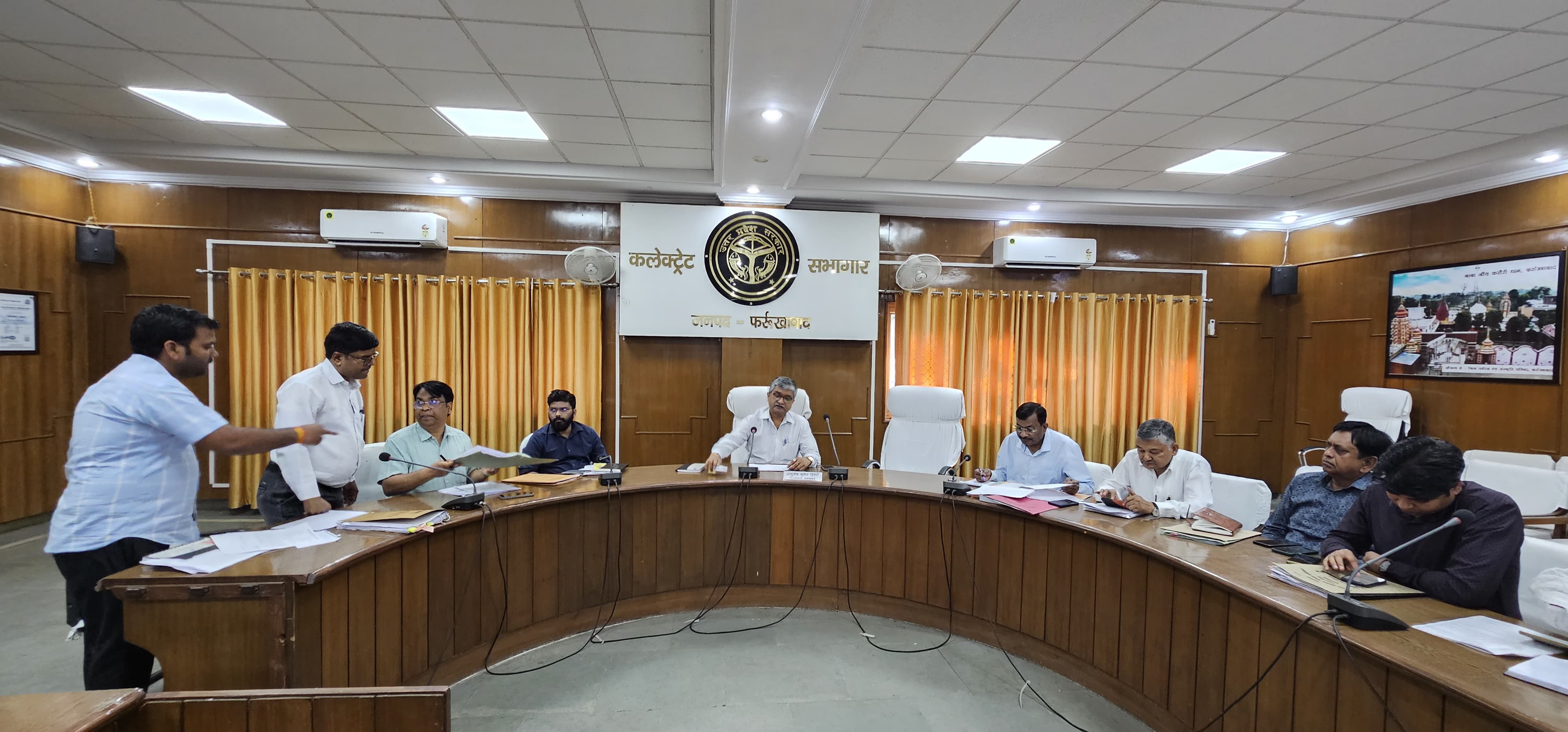फर्रुखाबाद:जनपद में जीरो पावर्टी में 11597 परिवार चिन्हित, प्रगति रिपोर्ट प्रतिदिन डीपीआरओ को उपलब्ध कराएं-जिलाधिकारी