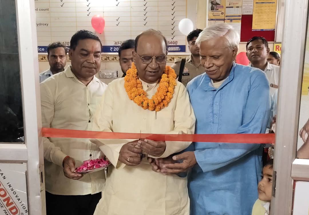 फर्रुखाबाद:देव फार्मास्युटीकल का विधायक सुशील शाक्य ने फीता काटकर किया उद्घाटन।