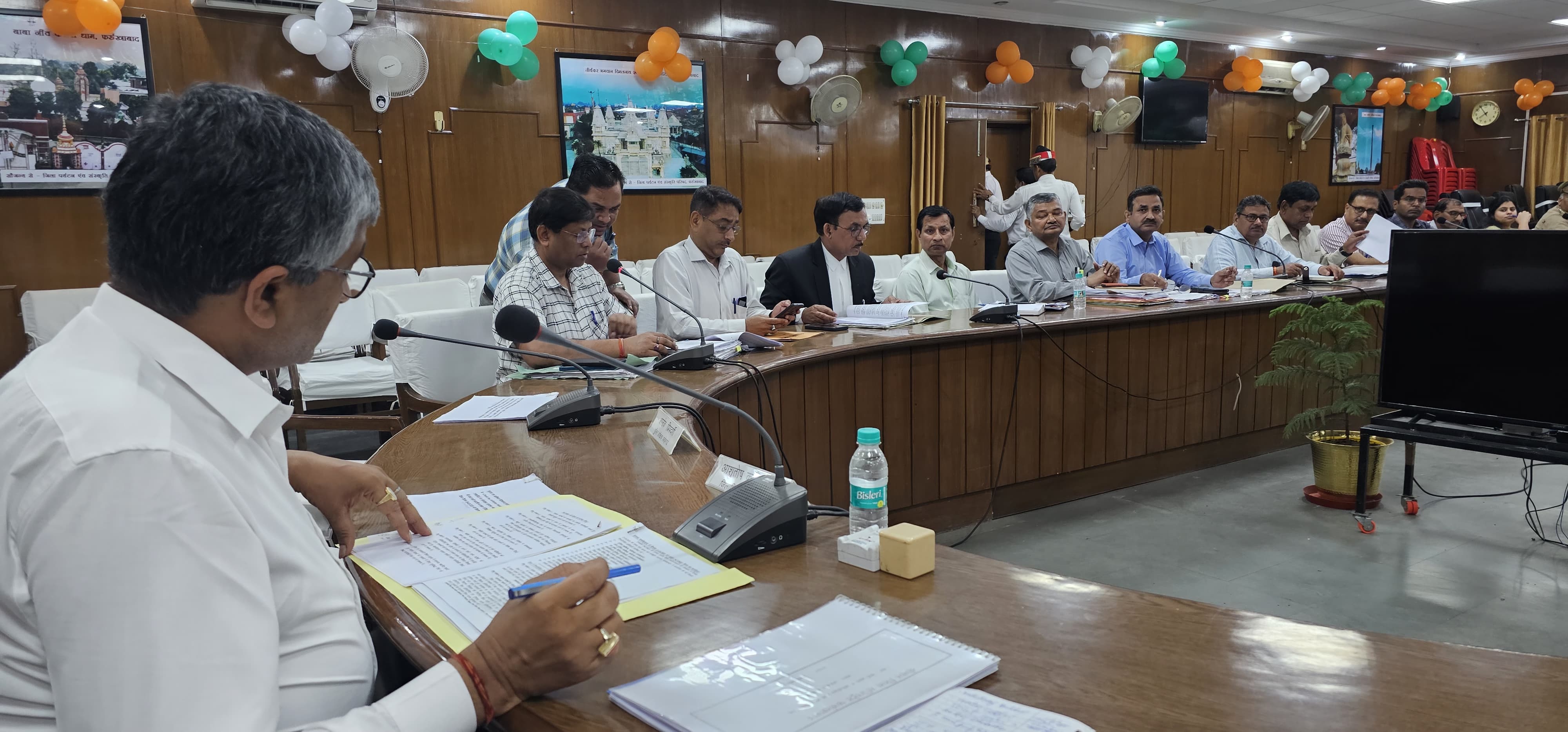 फर्रुखाबाद:जिलाधिकारी की अध्यक्षता में एनकोर्ड की समीक्षा बैठक का आयोजन किया गया।