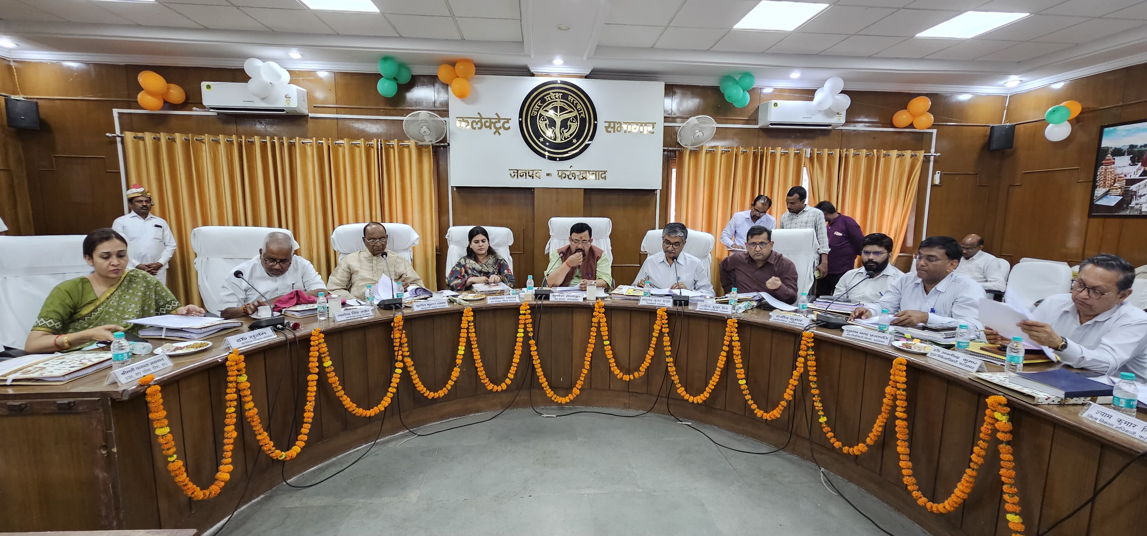 फर्रुखाबाद: जिला विकास समन्वय और निगरानी समिति (दिशा) की बैठक कलेक्ट्रेट सभागार में सम्पन्न।