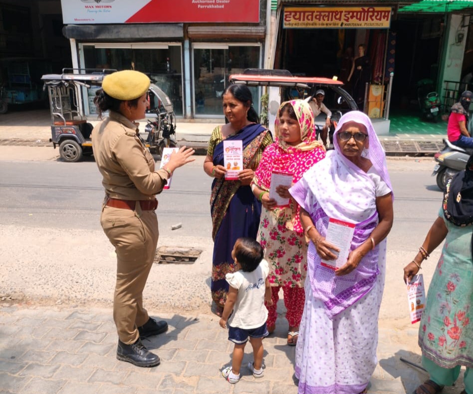 फर्रुखाबाद:मिशन शक्ति के तहत थानों की टीम द्वारा महिलाओं/बालिकाओं को नारी सुरक्षा हेतु विशेष अभियान चलाकर जागरूक किया गया।
