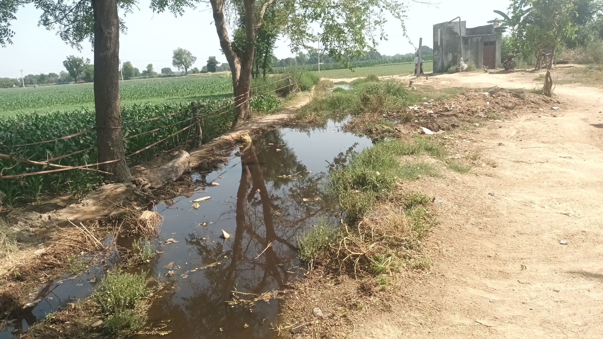 फर्रुखाबाद: चार साल बेमिसाल का नारा फेल विकास सिर्फ पिपरगांव मे बाकी गांव में सौतेला व्यवहार
