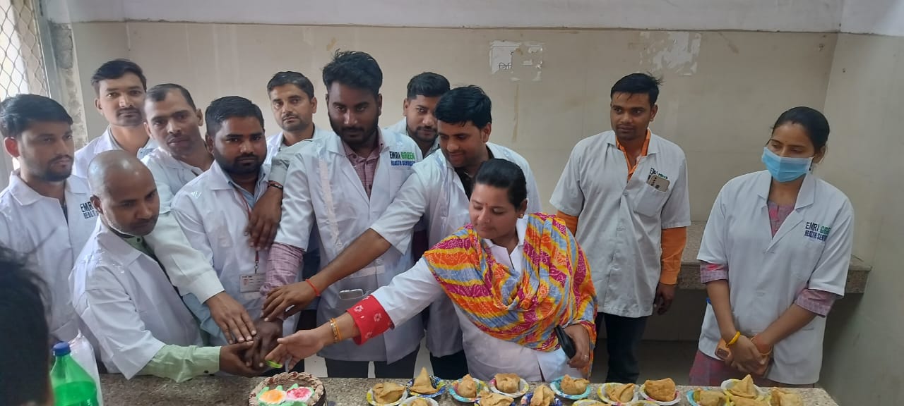 औरैया:मनाया गया ईएमटी दिवस: एंबुलेंस आपातकालीन स्वास्थ्य सेवा कर्मियों को प्रशस्ति पत्र देकर किया गया सम्मानित