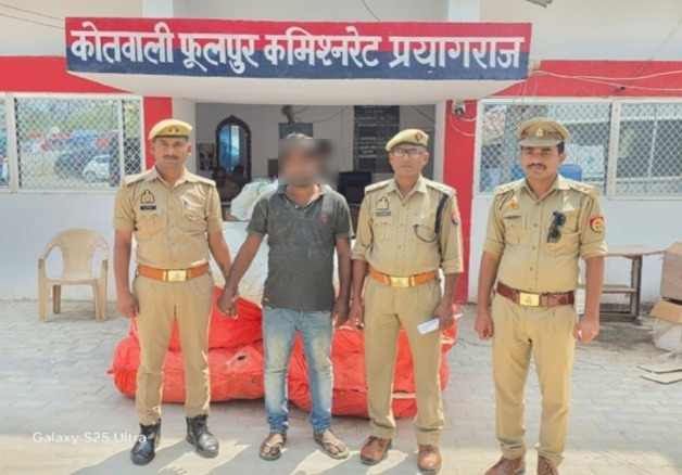 प्रयागराज : थाना फूलपुर पुलिस टीम द्वारा 01 अभियुक्त गिरफ्तार, कब्जे से हैवेल्स कंपनी के नकली कैपैसिटर, उसको बनाने वाले सामान व पैकेजिंग सामान सहित कुल 10 बैग बरामद