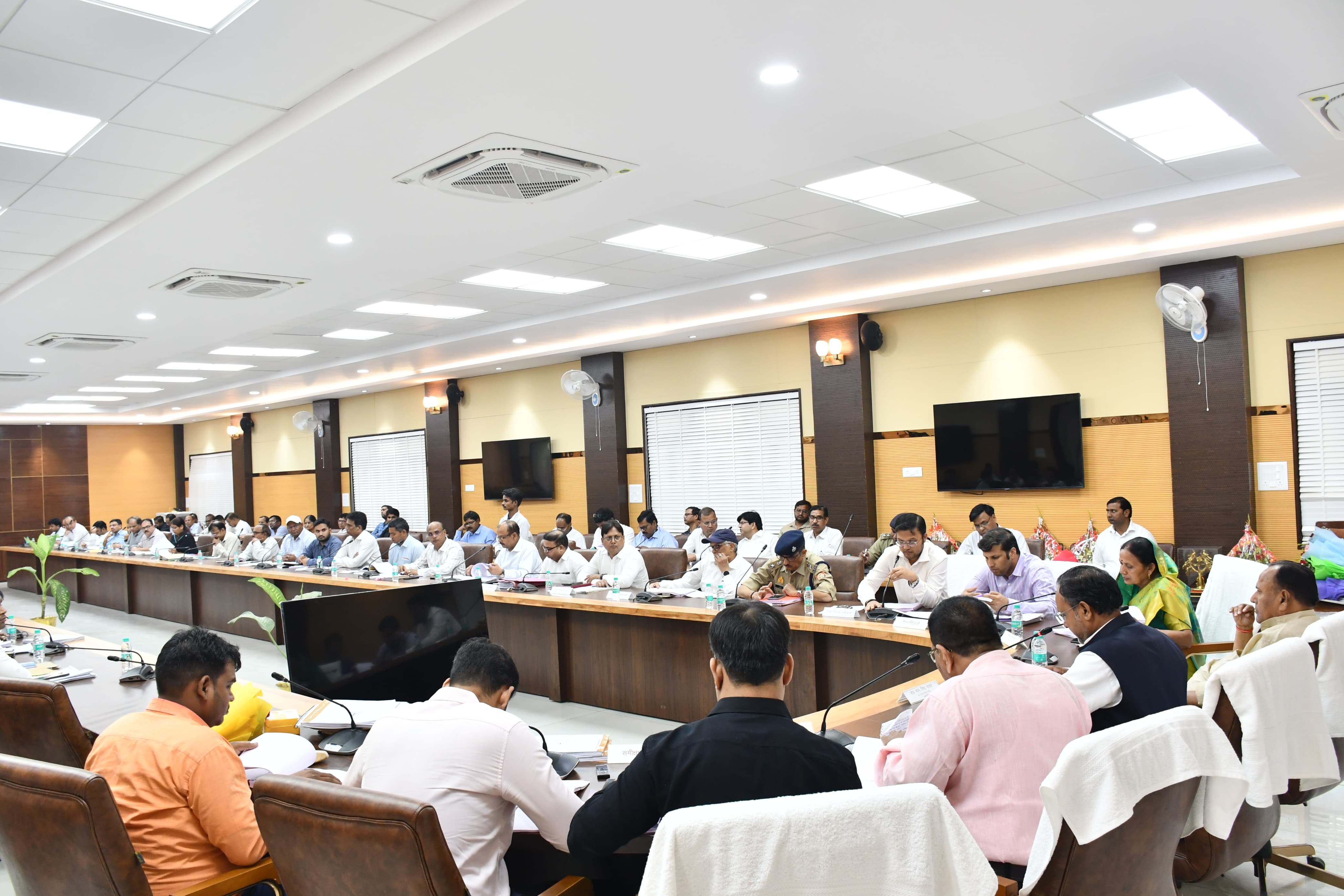 प्रयागराज : सभापति ने अपूर्ण कार्यों को शीघ्रता से पूर्ण कराये जाने के दिए निर्देश