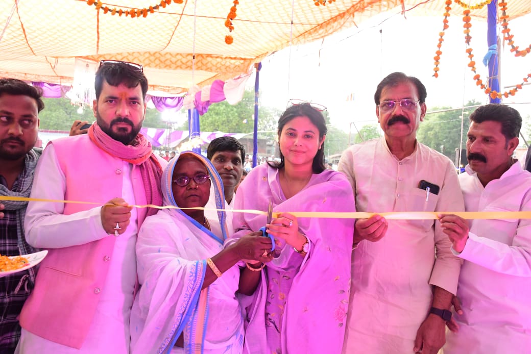 जौनपुर /सिरकोनी :बाबा साहब डॉक्टर भीमराव अम्बेडकर के प्रतिमा का हुआ अनावरण
