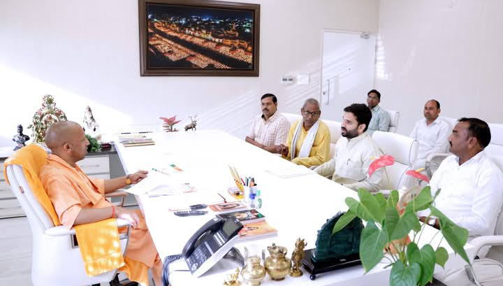 लखीमपुर खीरी: महेशपुर वन रेंज वन्यजीवों के हमले को लेकर मुख्यमंत्री योगी आदित्यनाथ से मिला विधायक अमन गिरी का एक पैनल