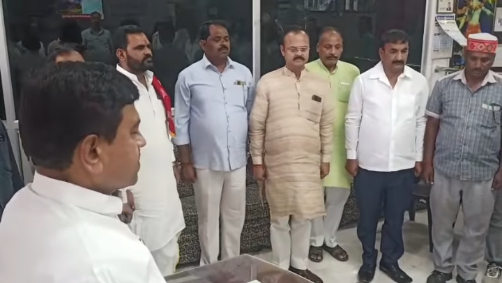 लखीमपुर खीरी : पहलगाम आतंकी हमले में मारे गए लोगों के लिए संसदीय कर्यालय पर पूर्व गृह राज्य मत्री ने शोक संवेदना व्यक्त की