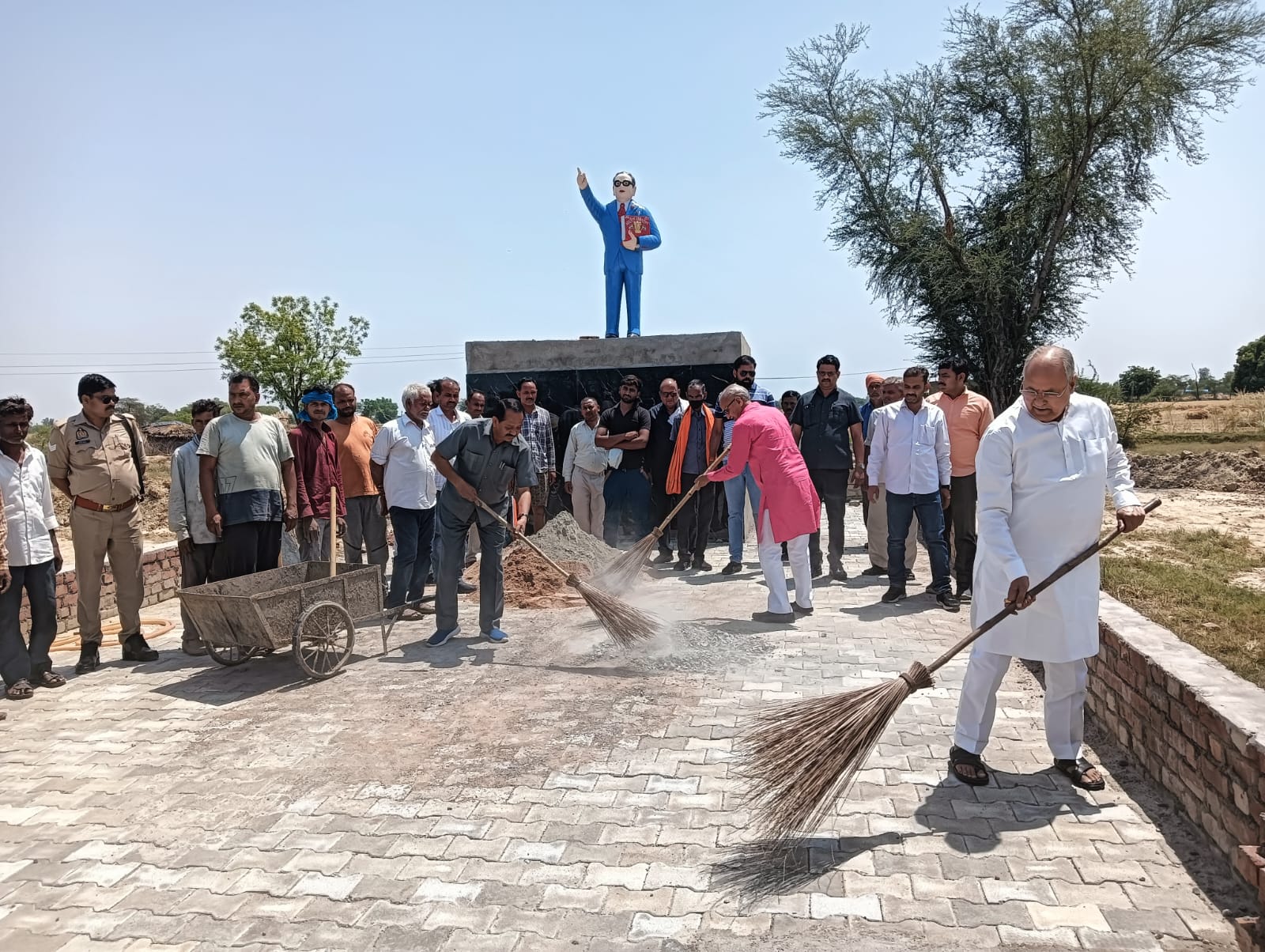 मैनपुरी : मुख्यमंत्री योगी जी महाराज ने 14 अप्रैल को संविधान निर्माता भारत रत्न डॉ बी आर अंबेडकर की जयंती को राष्ट्रीय पर्व घोषित किया है।