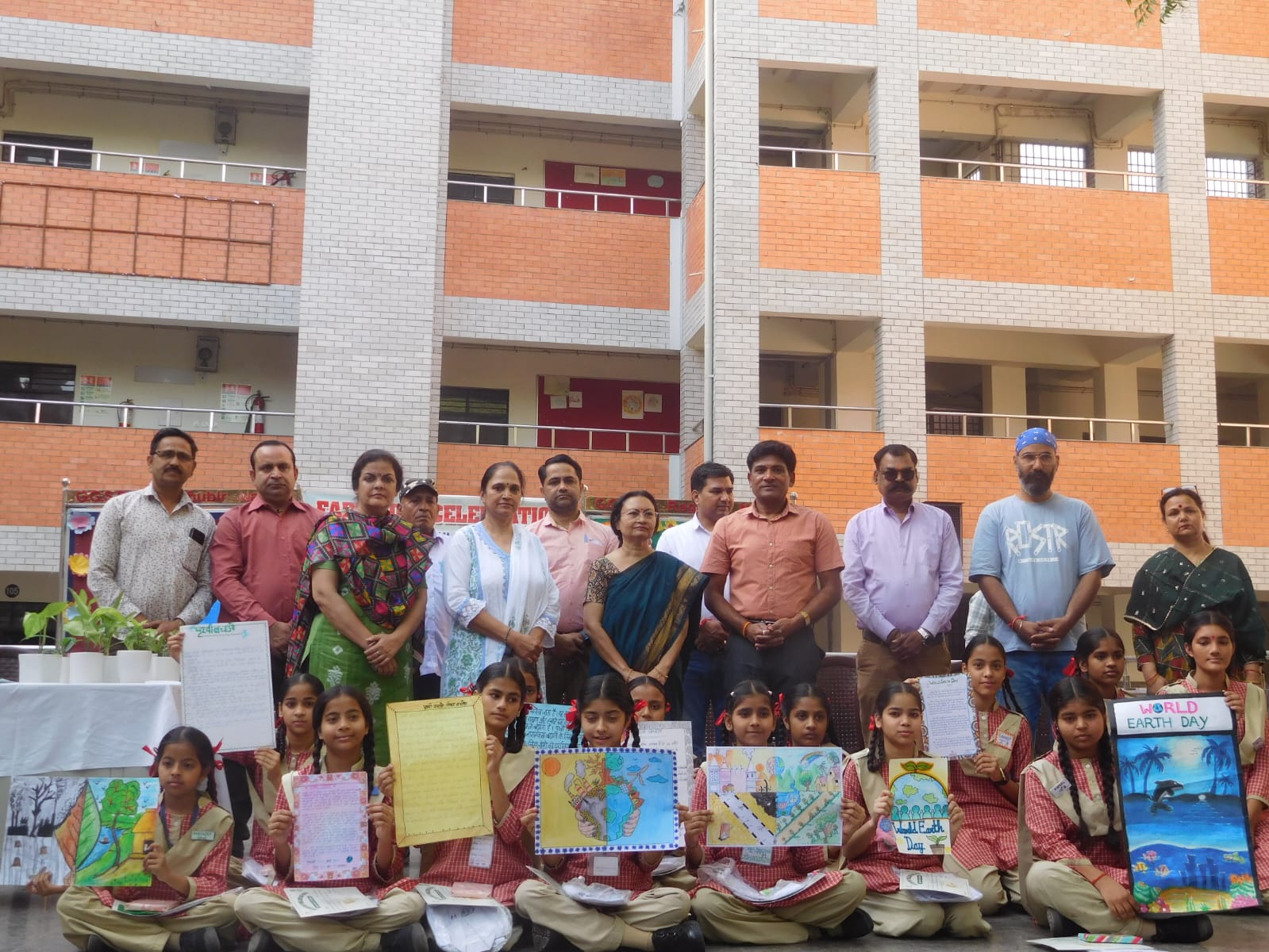 दिल्ली : विश्व पृथ्वी दिवस पर बालिका सीनियर सेकेंडरी विद्यालय रघुवीर नगर में हुआ आयोजन ?