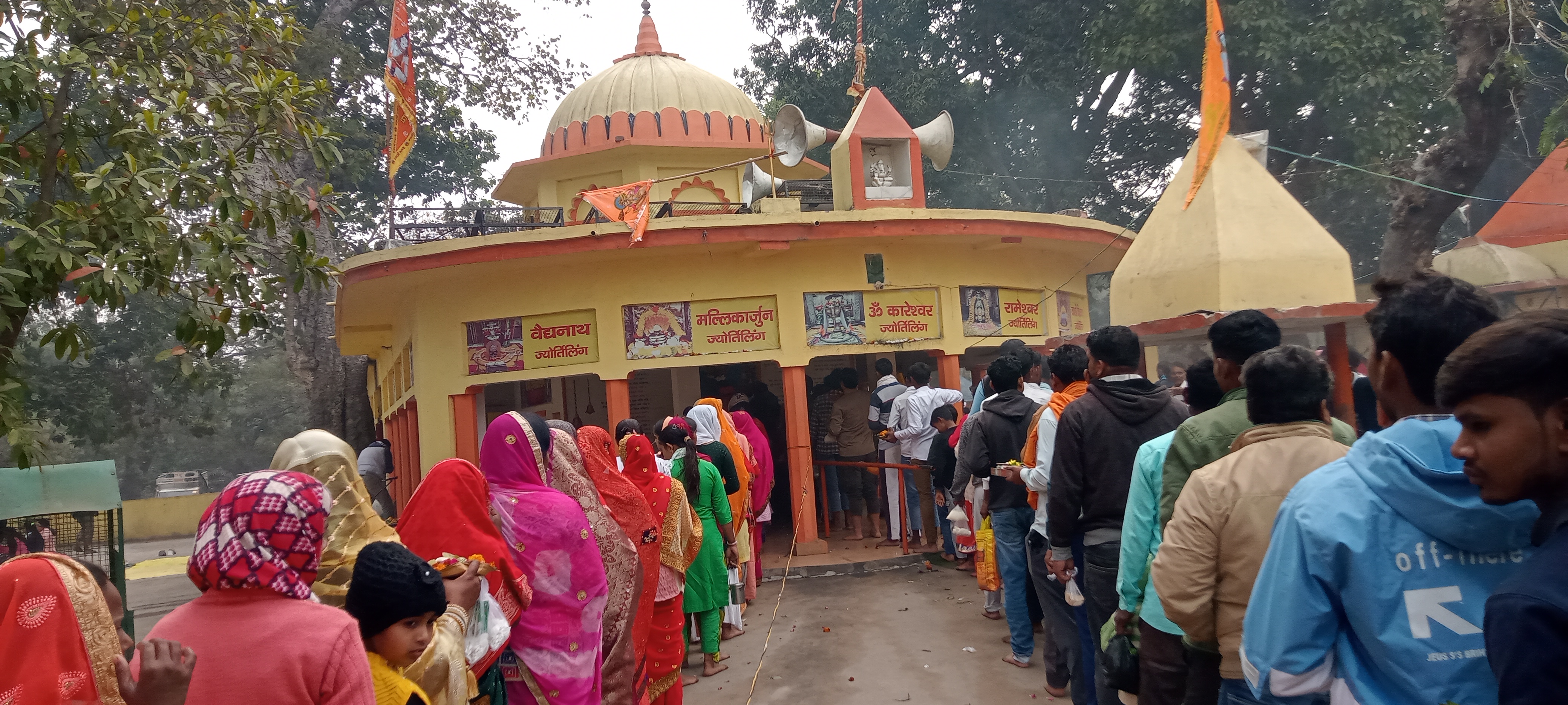 पीलीभीत:इकोत्तरनाथ मंदिर जाने के लिए सडका निर्माण की मांग