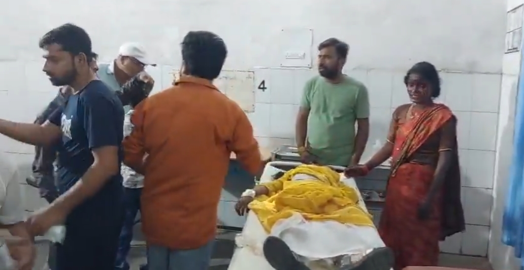 पीलीभीत: नेशनल हाईवे पर देर रात भीषण हादसा एक की मौके पर मृत्यु, दो लोगों ने जिला अस्पताल में दम थोड़ा