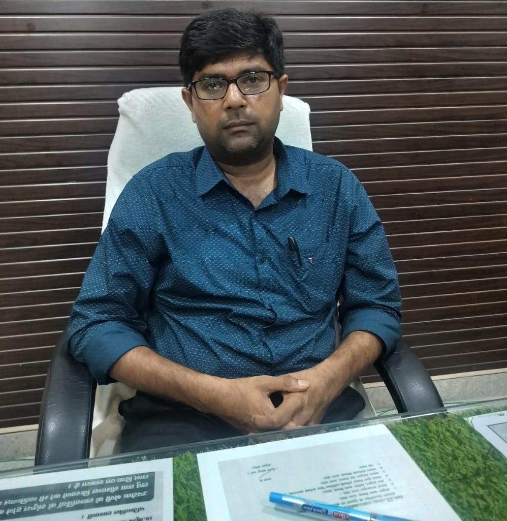 पीलीभीत:खंड विकास अधिकारी शिरीष वर्मा का ट्रांसफर व्यवहार को लेकर ग्राम पंचायत प्रतिनिधि व स्थानीय लोग थे नाराज