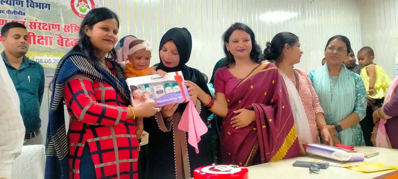 पीलीभीत :10 कन्या सुमंगला योजना से लाभान्वित बच्चियों को हाईजीन की एवं कक्षा 06 की 05 बच्चियों को एजुकेशन किट वितरित की गई।
