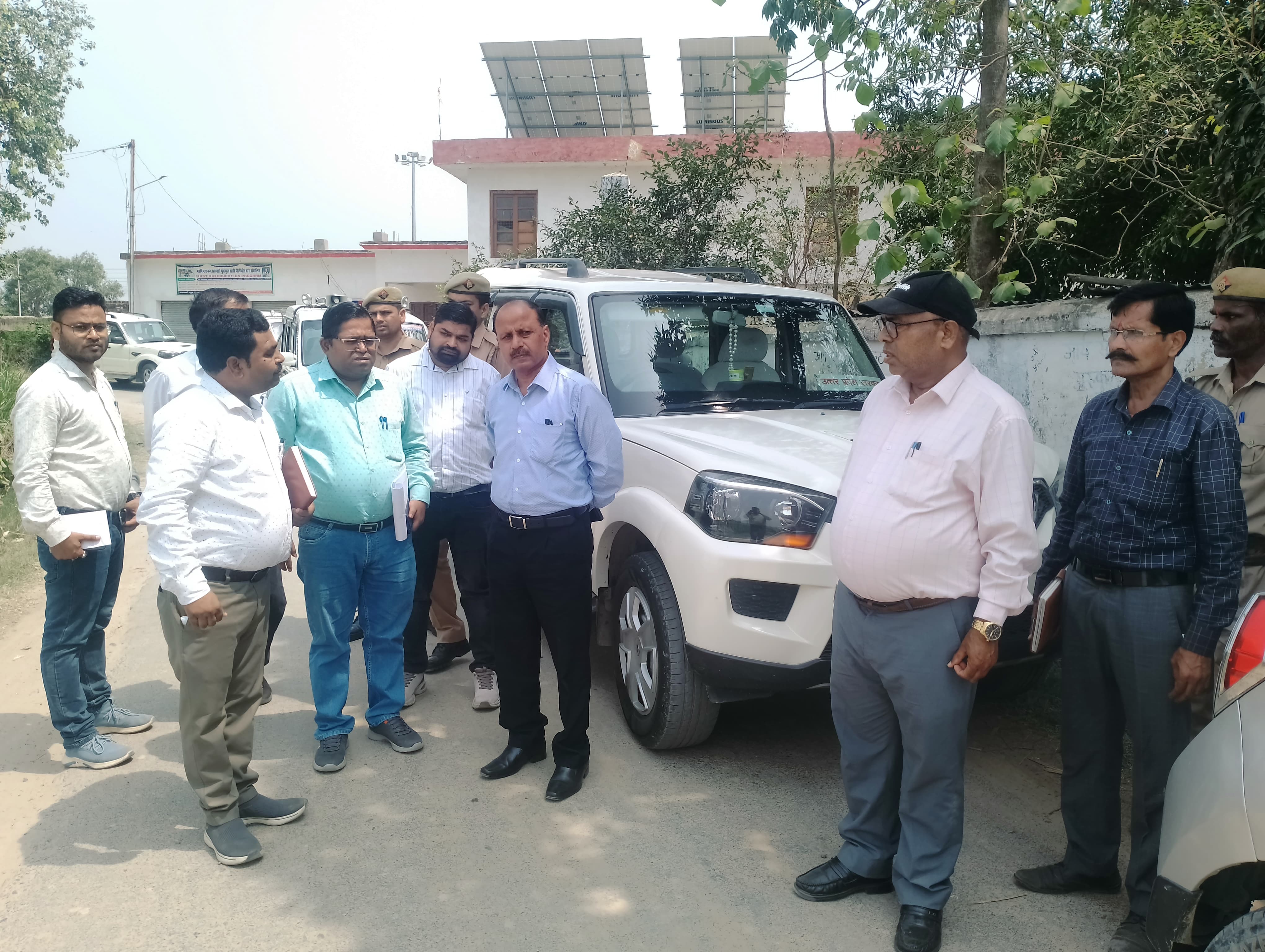 पीलीभीत : जिलाधिकारी ने तहसील अमरिया/सदर के अन्तर्गत वित्तीय वर्ष कार्ययोजना में सम्मिलित पुनःनिर्माण मार्गों का किया औचक निरीक्षण