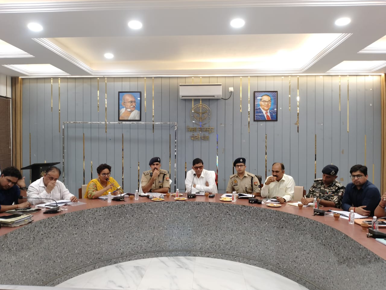 पीलीभीत:आगामी वर्षा काल में बाढ़ से बचाव की तैयारियों से संबंधित बाढ़ प्रभावित क्षेत्रों में बाढ़ से निपटने हेतु की जाये पर्याप्त व्यवस्थाऐं-जिलाधिकारी।