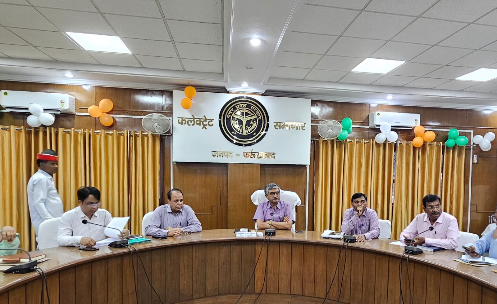 फर्रुखाबाद:जिलाधिकारी की अध्यक्षता में जिला स्वच्छ भारत मिशन (ग्रामीण) समिति की बैठक संपन्न।