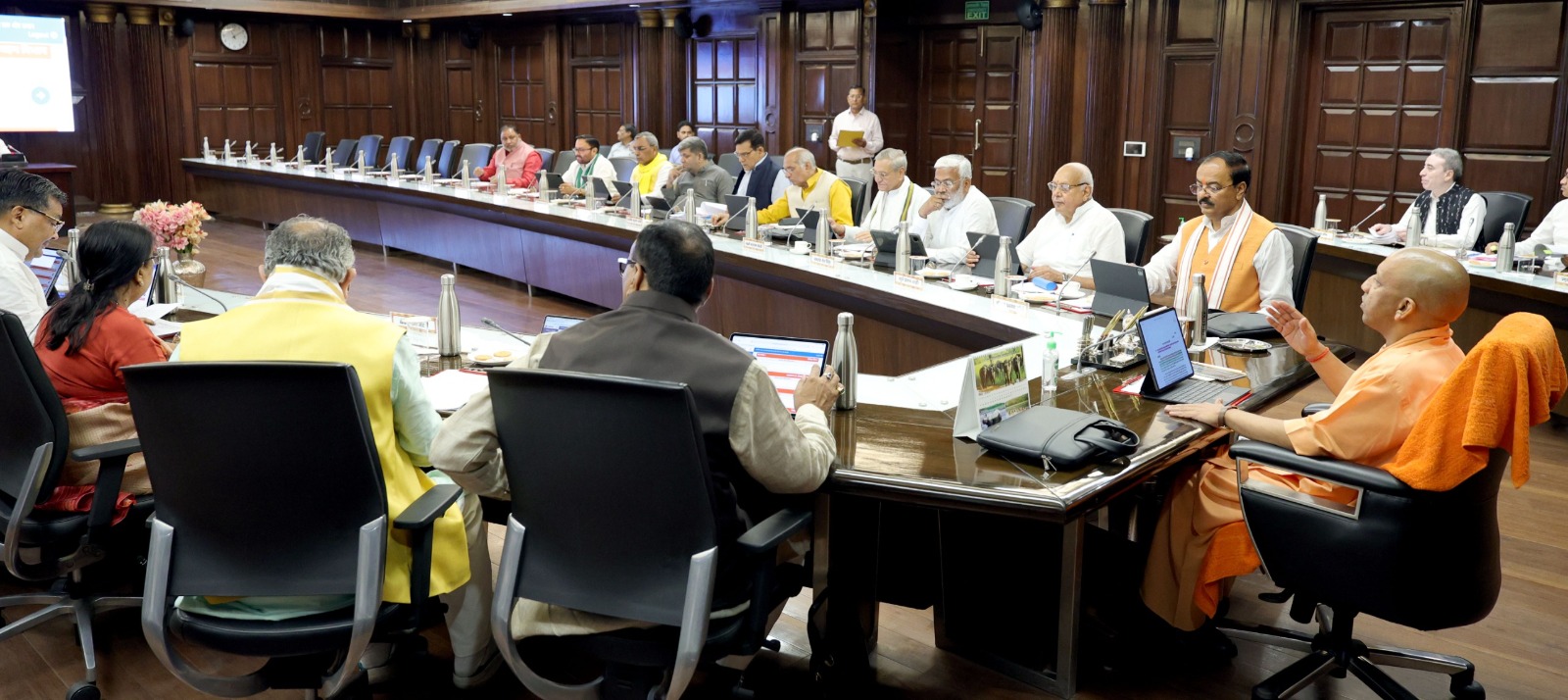 लखनऊ:उत्तर प्रदेश के मुख्यमंत्री योगी आदित्यनाथ की अध्यक्षता में मंत्रिपरिषद द्वारा लिये गए महत्वपूर्ण निर्णय।