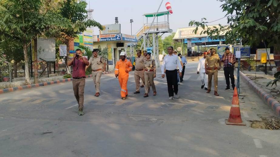 फर्रुखाबाद:डीएम एवं एसपी की मौजूदगी में गैसिंगपुर गैस बाटलिंग प्लांट में वॉर टाइम मॉक ड्रिल का आयोजन कराया गया।