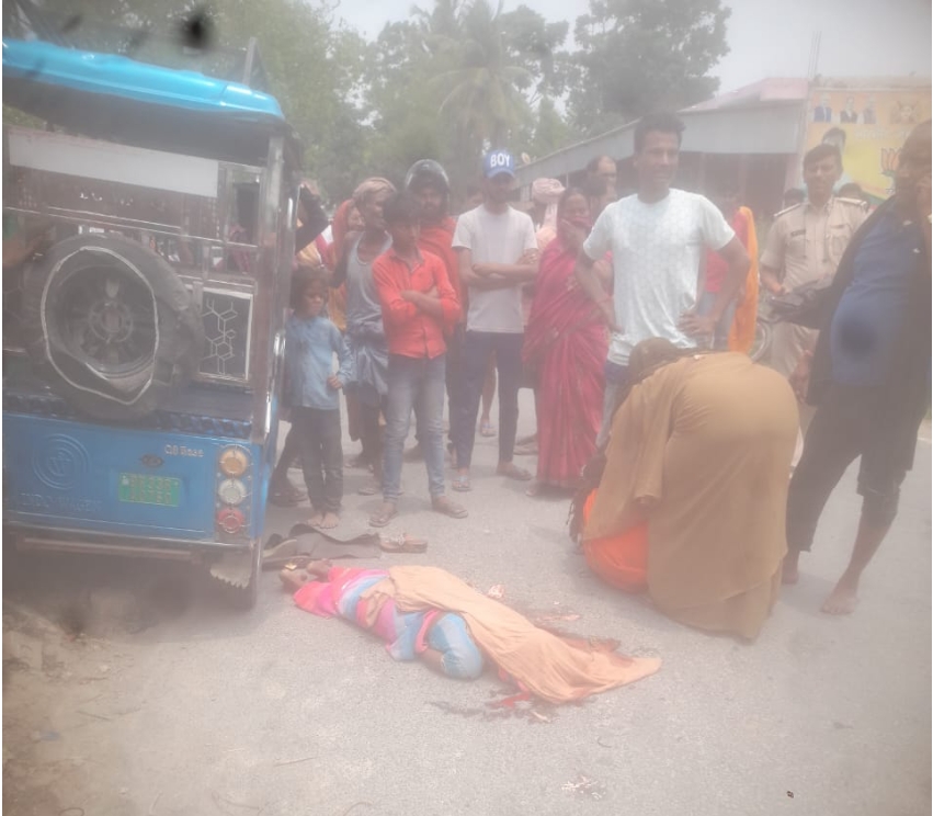 रायबरेली:सड़क क्रासिंग के समय डंफर के चपेट में आने से युक्ती की हुई दर्दनाक मौत