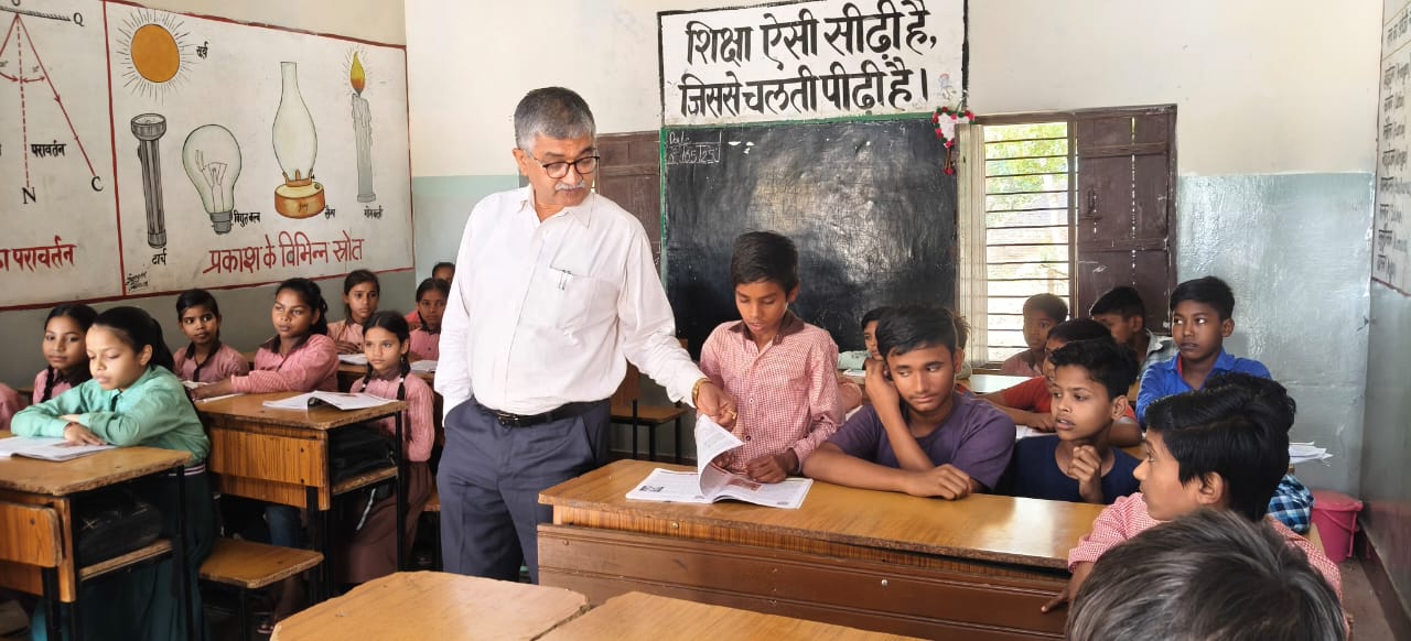 फर्रुखाबाद:जिलाधिकारी ने उच्च प्राथमिक विद्यालय महरूपुर सहजू याकूतगंज का किया औचक निरीक्षण।