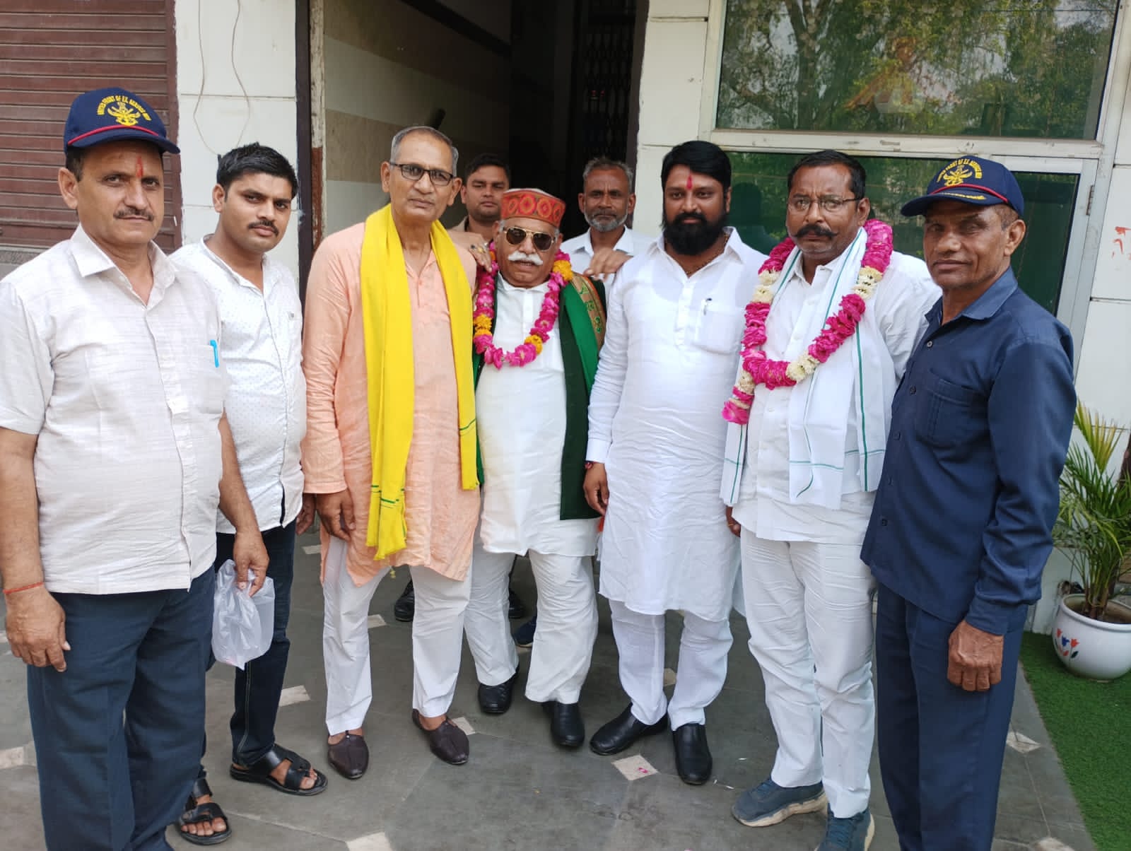 इटावा: भाकियू भानू के राष्ट्रीय अध्यक्ष एवं महासचिव के जनपद आगमन पर पदाधिकारियों के साथ डीएम, एसएसपी से की भेंट।