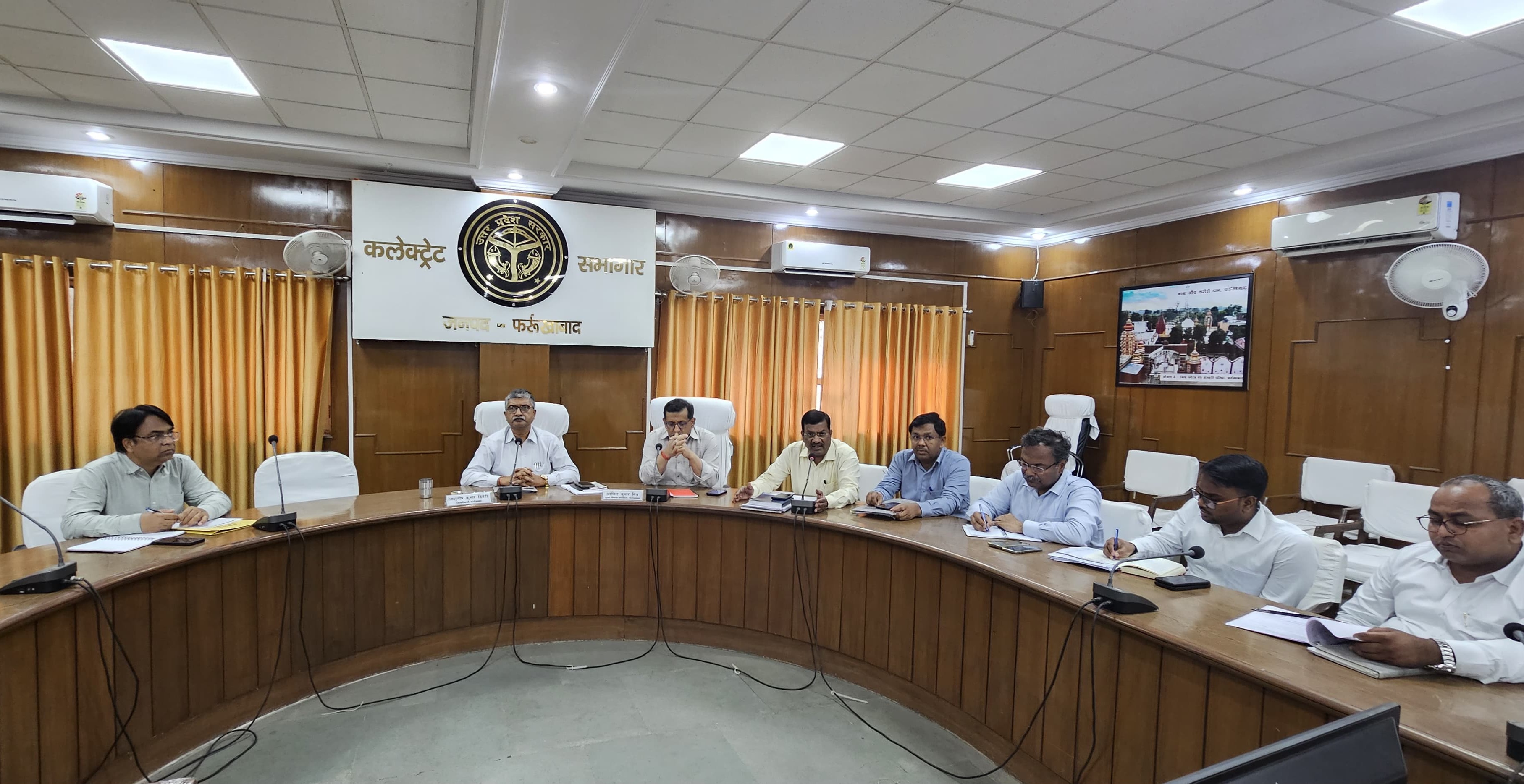 फर्रुखाबाद:जनपद में चल रही योजनाओं के भौतिक सत्यापन के लिये नामित नोडल अधिकारी के प्रस्तावित दौरे की तैयारियों के संबंध में बैठक।