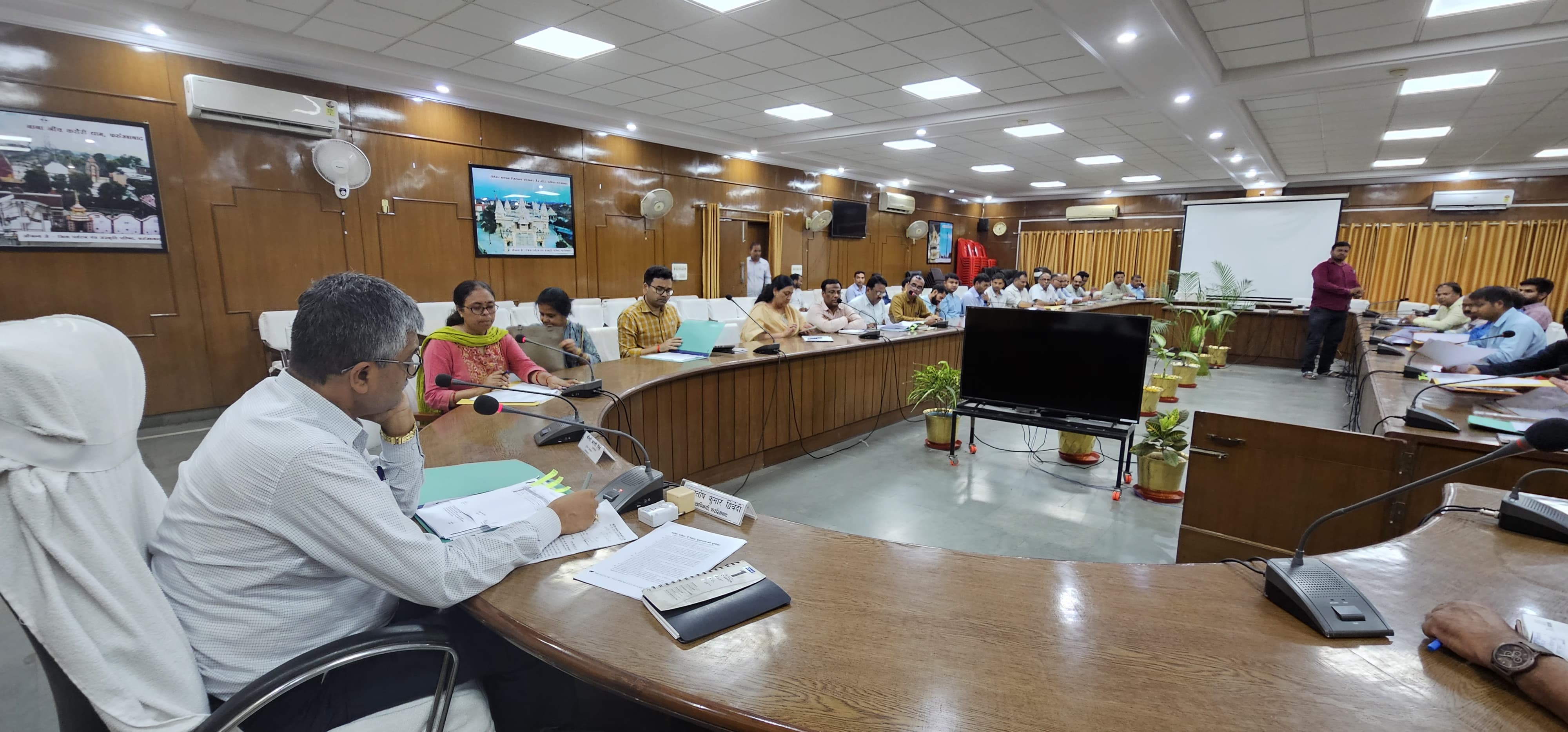 फर्रुखाबाद:पिछड़ा वर्ग कल्याण विभाग द्वारा शादी अनुदान योजना की स्वीकृति समिति की बैठक डीएम की अध्यक्षता में संपन्न हुई।