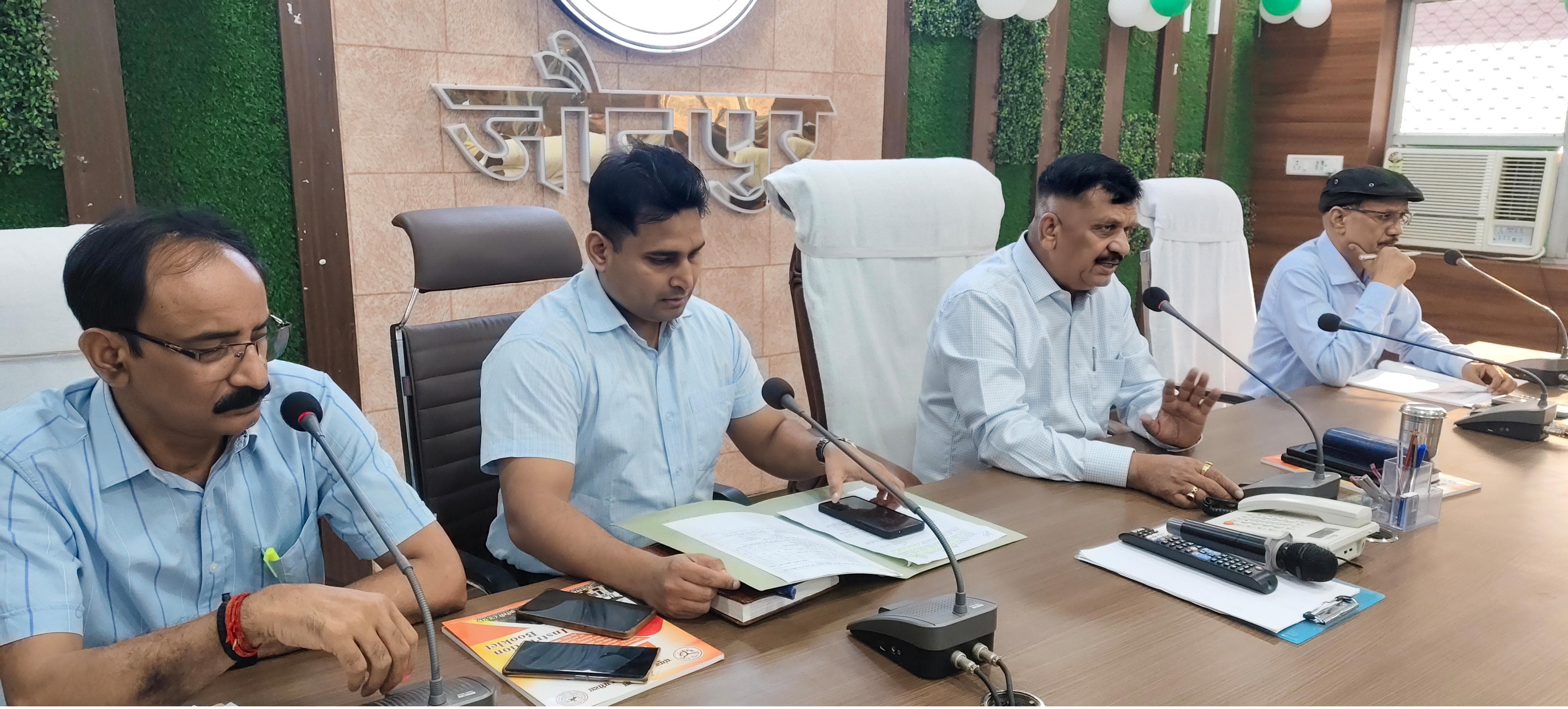 जौनपुर :जिलाधिकारी डॉ0 दिनेश चंद्र की अध्यक्षता में संयुक्त बीएड प्रवेश परीक्षा- 2025 को लेकर कलेक्ट्रेट सभागार में बैठक हुई संपन्न