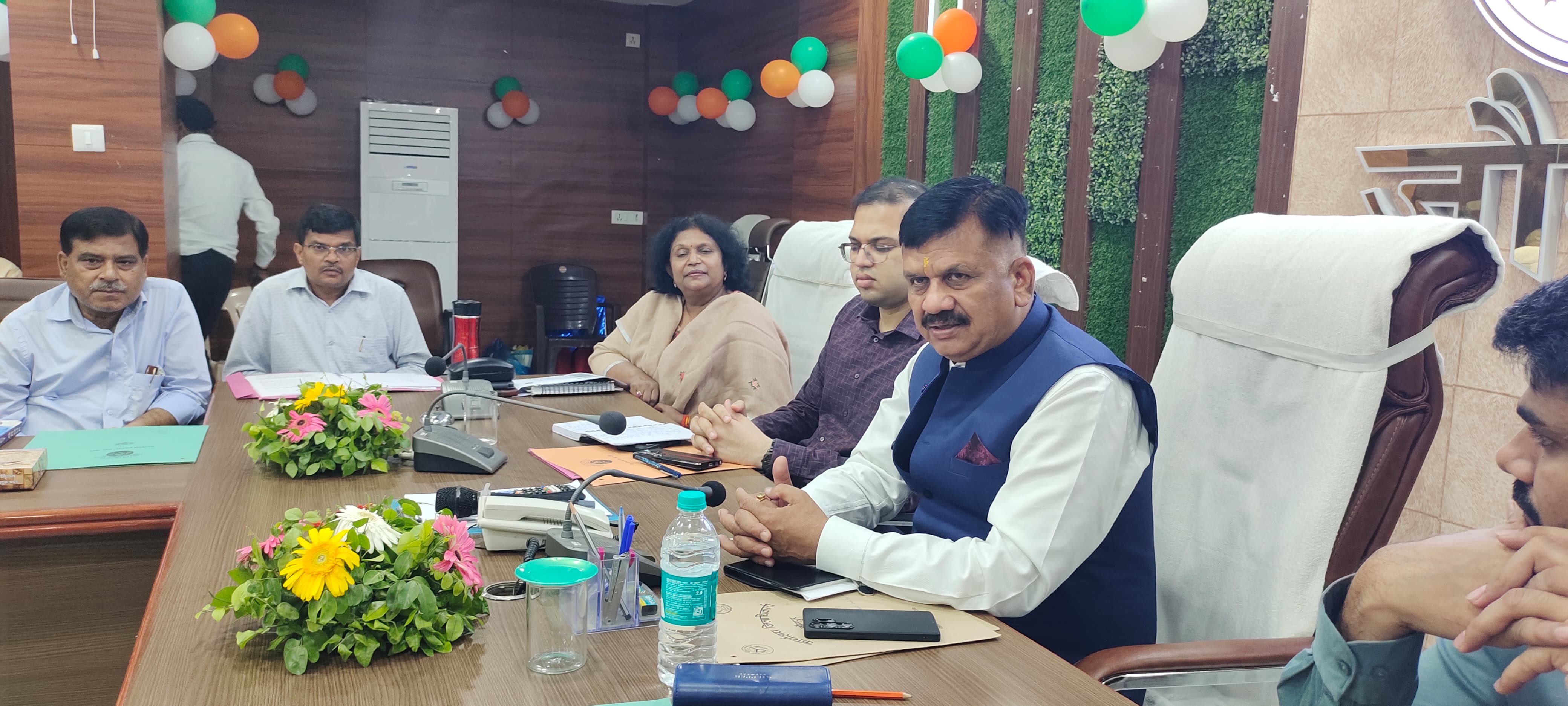 जौनपुर :टी0बी0 टास्क फोर्स कम स्टीयरिंग कमेटी की बैठक कलेक्ट्रेट सभागार जिलाधिकारी की उपस्थिति में हुआ संपन्न