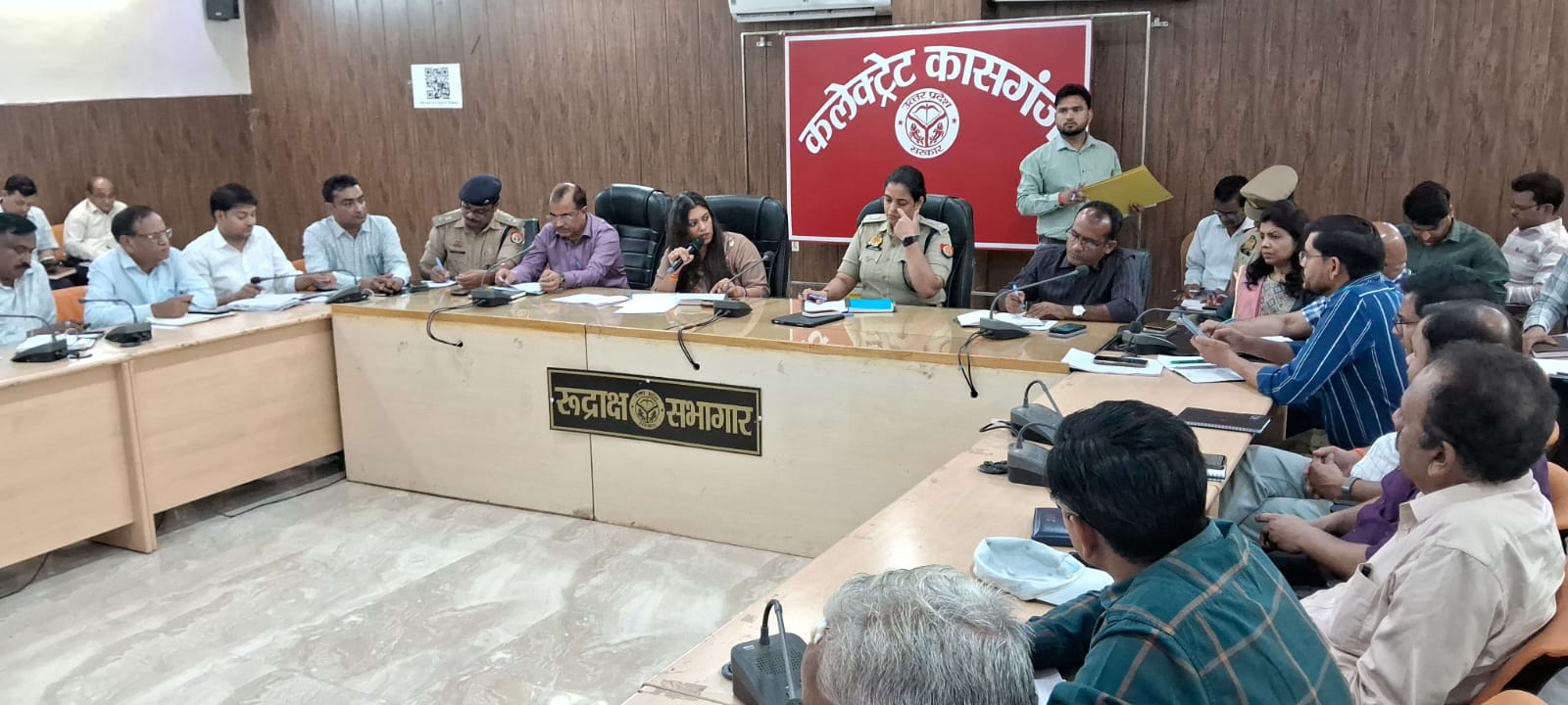 कासगंज: आईजीआरएस पोर्टल की शिकायतों का प्राथमिकता के साथ निस्तारण करें-जिलाधिकारी