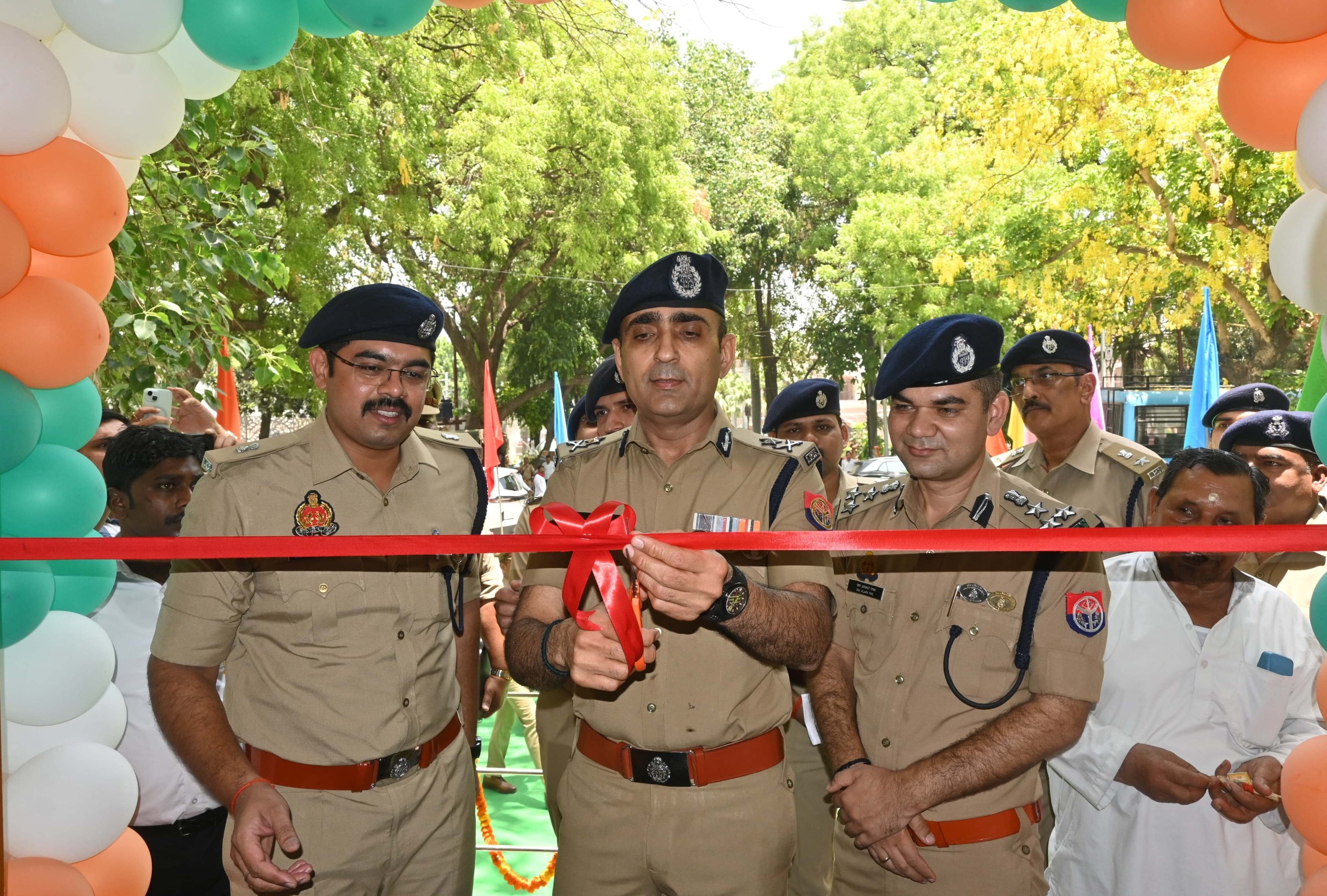 प्रयागराज ; पुलिस आयुक्त जोगेन्द्र कुमार द्वारा नवनिर्मित अपर पुलिस उपायुक्त नगर कार्यालय का उद्घाटन किया गया।