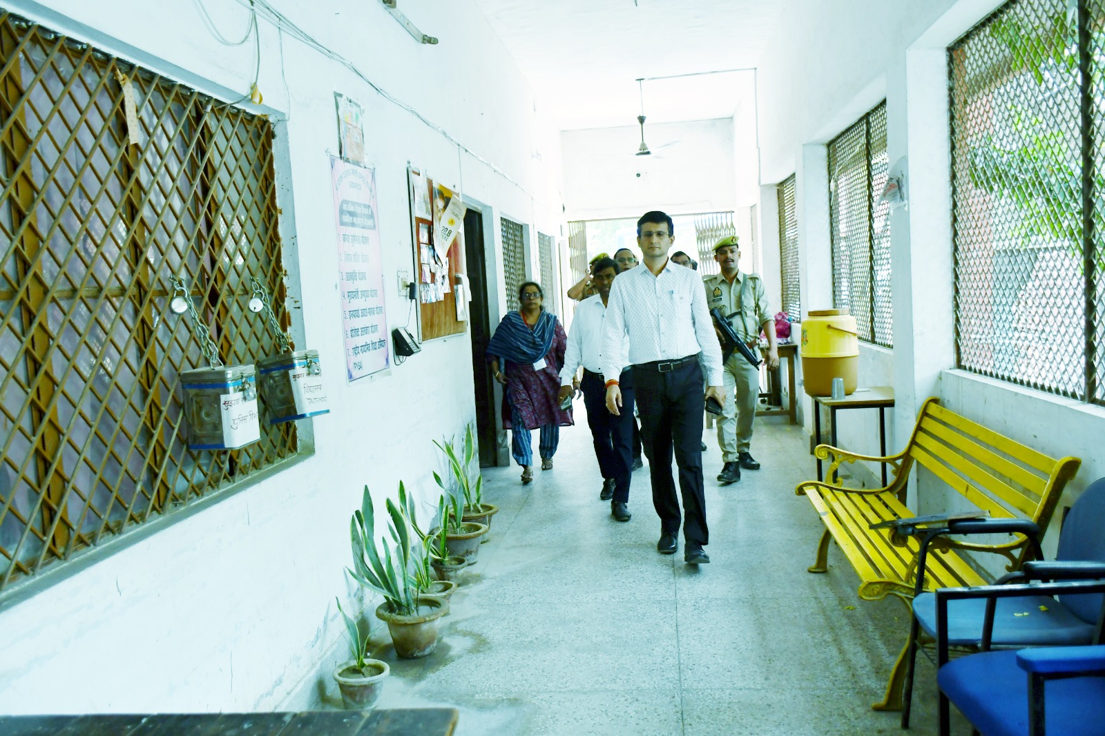 प्रयागराज मंडलायुक्त ने सिविल सेवाएं (प्रारम्भिक) परीक्षा-2025 को सकुशल, निर्विघ्न, निष्पक्ष, सुचितापूर्वक संपन्न कराने के दृष्टिगत जनपद में बनाए गए परीक्षा केंद्रों का किया निरीक्षण