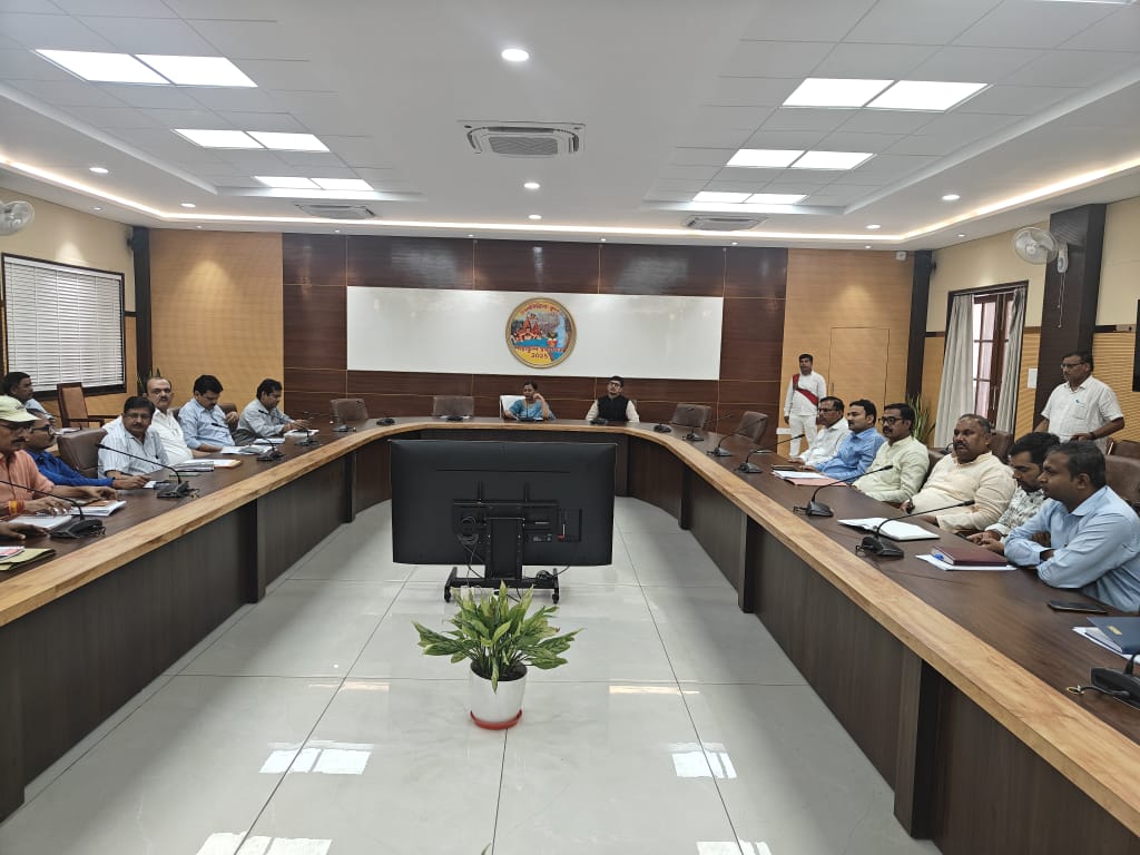 प्रयागराज मुख्य विकास अधिकारी ने प्रस्तावित विद्युत कर्मिंयों की हड़ताल के दृष्टिगत विद्युत आपूर्ति को सुचारू ढंग से बनाये रखने की तैयारियों के सम्बंध में की बैठक, दिए आवश्यक दिशा-निर्देश